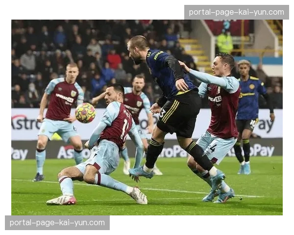 欧冠席位前瞻：博洛尼亚、亚特兰大、罗马三队赛程对比与形势分析。