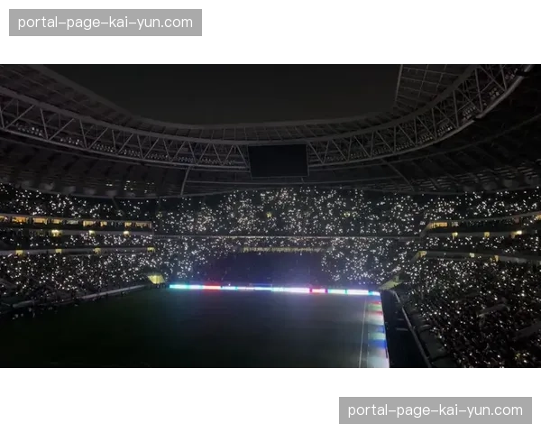 国安主场工体启用全新灯光秀，赛后向远征球迷致谢